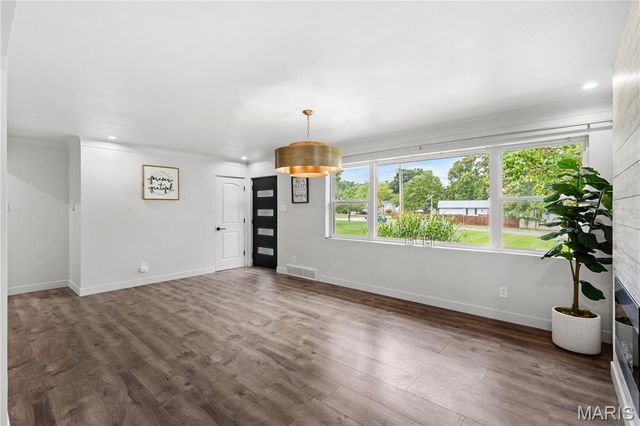 504 Wren Avenue, Manchester, MO 63021