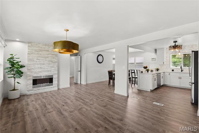 504 Wren Avenue, Manchester, MO 63021