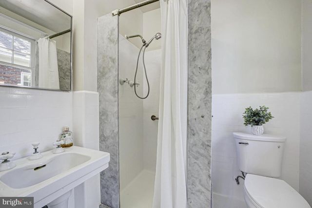 5533 33RD ST NW, Washington, DC 20015