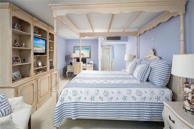 4005 Gulf Shore BLVD N 100, Naples, FL 34103