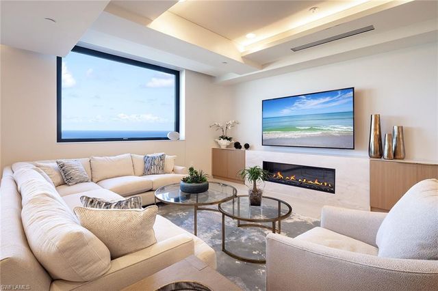 4005 Gulf Shore BLVD N 100, Naples, FL 34103