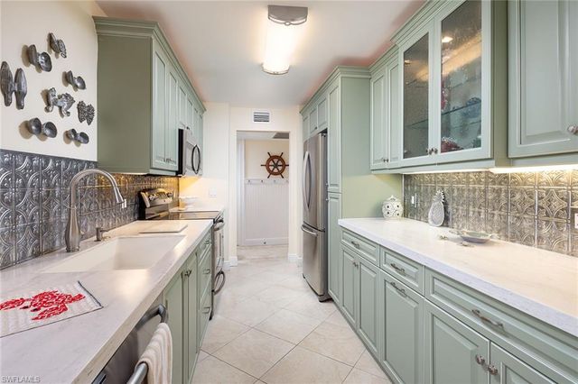 4005 Gulf Shore BLVD N 100, Naples, FL 34103