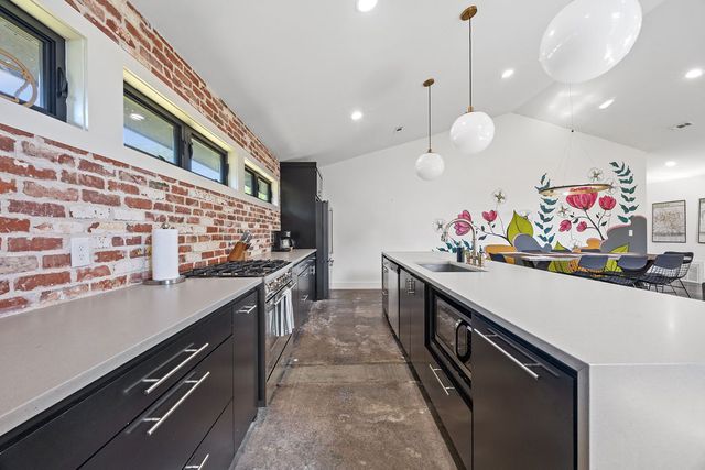 1517 Bella Vista Road, Bentonville, AR 72712