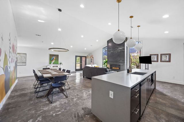 1517 Bella Vista Road, Bentonville, AR 72712