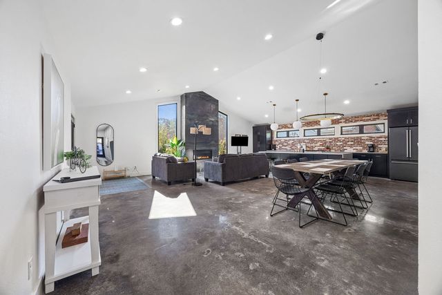 1517 Bella Vista Road, Bentonville, AR 72712