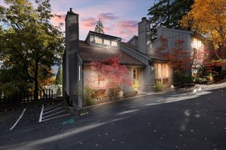 327 Ravenwood Place, Ashland, OR 97520