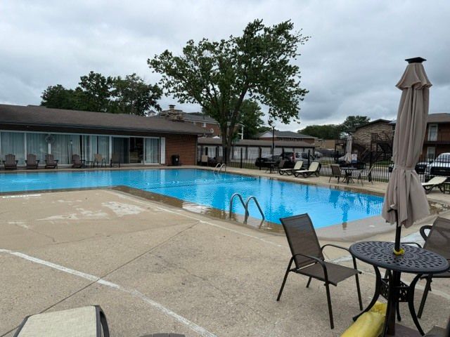 1900 W Knightsbridge Drive 2A, Mount Prospect, IL 60056