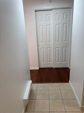 1900 W Knightsbridge Drive 2A, Mount Prospect, IL 60056