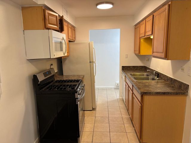 1900 W Knightsbridge Drive 2A, Mount Prospect, IL 60056