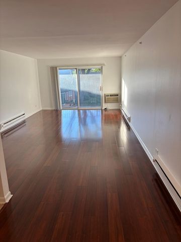 1900 W Knightsbridge Drive 2A, Mount Prospect, IL 60056