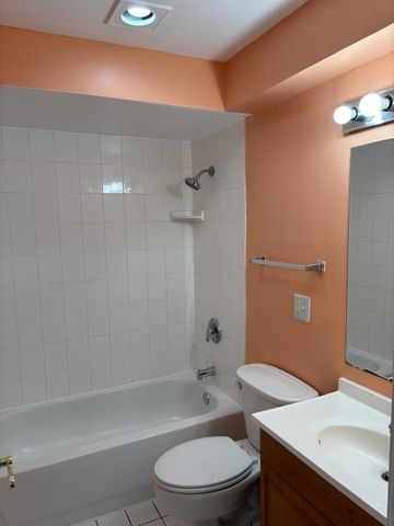 1900 W Knightsbridge Drive 2A, Mount Prospect, IL 60056