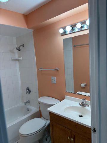 1900 W Knightsbridge Drive 2A, Mount Prospect, IL 60056