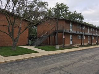 1900 W Knightsbridge Drive 2A, Mount Prospect, IL 60056