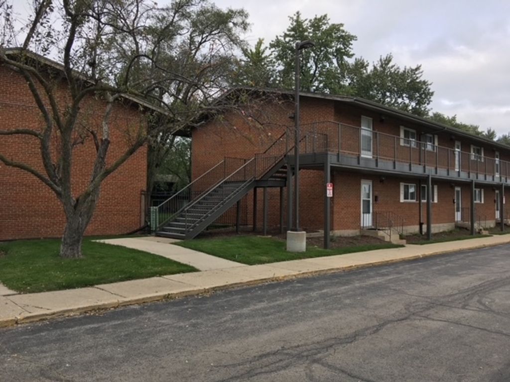 1900 W Knightsbridge Drive 2A, Mount Prospect, IL 60056