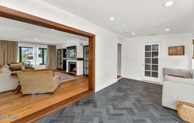 103 W PALMCROFT Drive, Tempe, AZ 85282