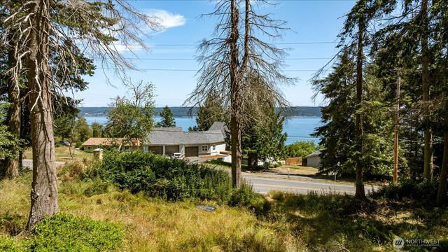 2458 North Bluff Rd, Greenbank, WA 98253