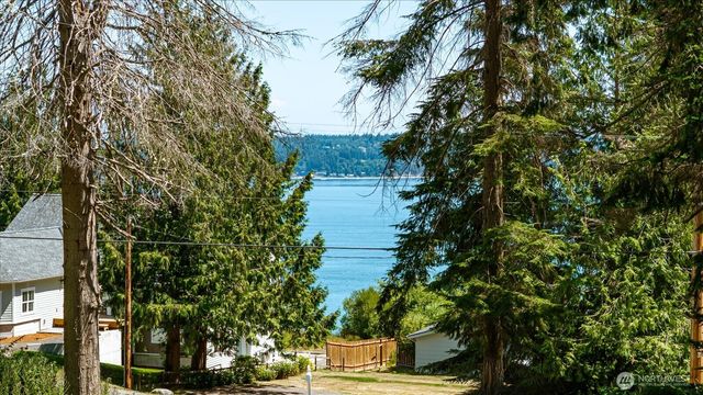 2458 North Bluff Rd, Greenbank, WA 98253