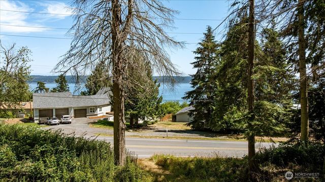 2458 North Bluff Rd, Greenbank, WA 98253