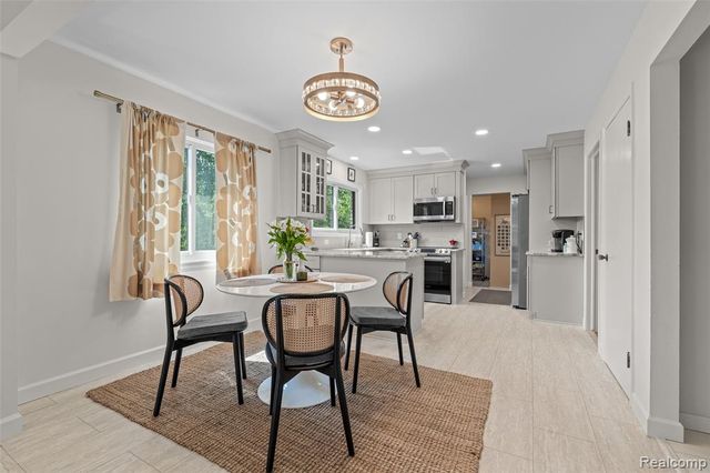 31018 Pickwick Lane, Beverly Hills, MI 48025