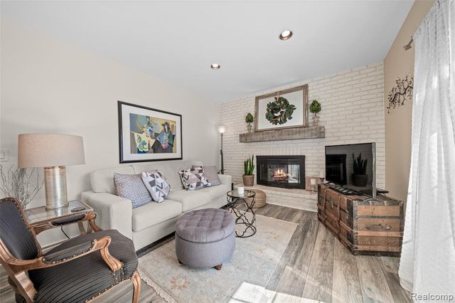 31018 Pickwick Lane, Beverly Hills, MI 48025