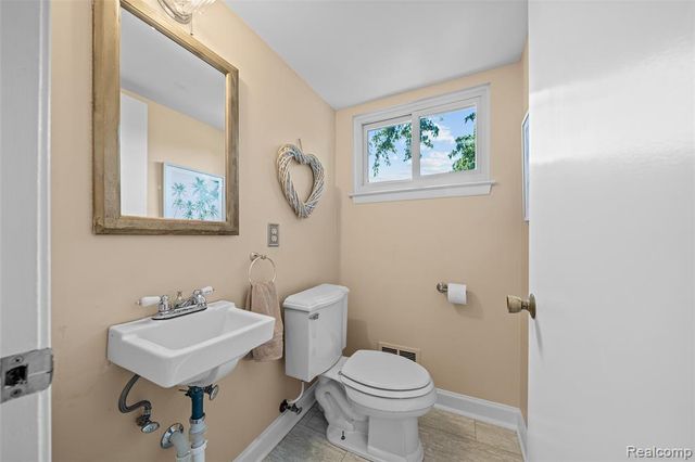 31018 Pickwick Lane, Beverly Hills, MI 48025