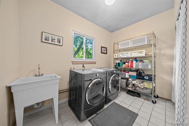 31018 Pickwick Lane, Beverly Hills, MI 48025