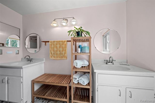 31018 Pickwick Lane, Beverly Hills, MI 48025