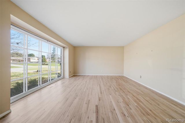 31018 Pickwick Lane, Beverly Hills, MI 48025