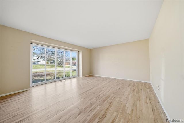 31018 Pickwick Lane, Beverly Hills, MI 48025