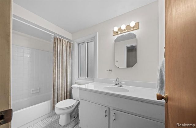 31018 Pickwick Lane, Beverly Hills, MI 48025