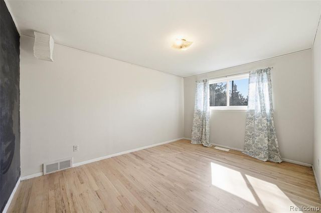 31018 Pickwick Lane, Beverly Hills, MI 48025