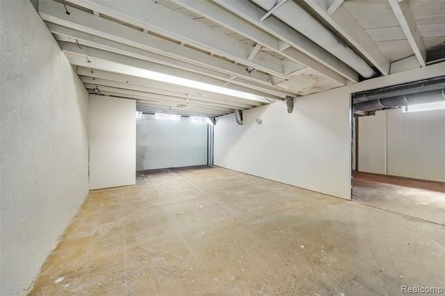 31018 Pickwick Lane, Beverly Hills, MI 48025