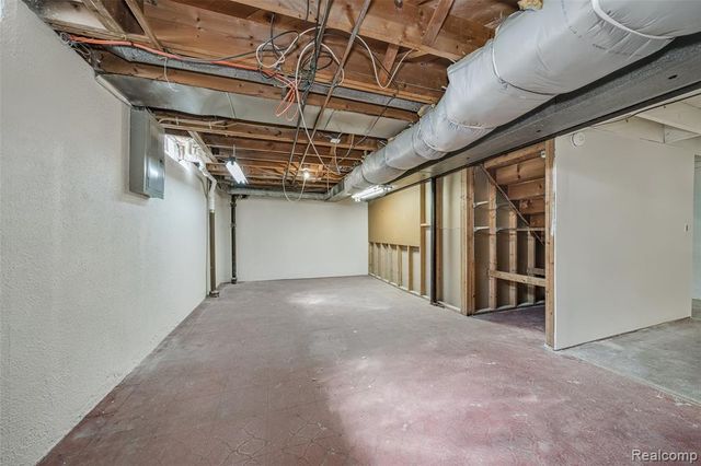 31018 Pickwick Lane, Beverly Hills, MI 48025