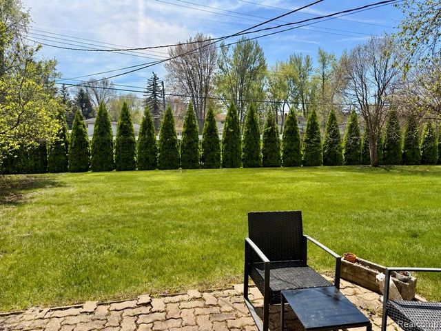 31018 Pickwick Lane, Beverly Hills, MI 48025