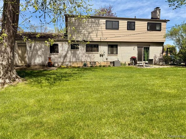 31018 Pickwick Lane, Beverly Hills, MI 48025