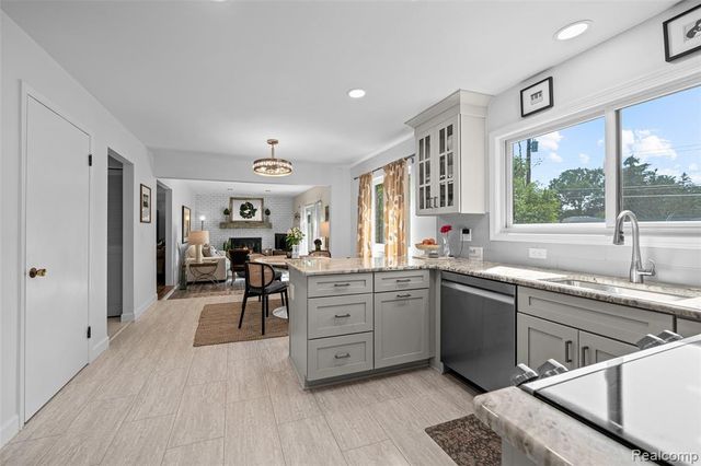 31018 Pickwick Lane, Beverly Hills, MI 48025