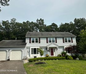 25 Bristol Court, Toms River, NJ 08753