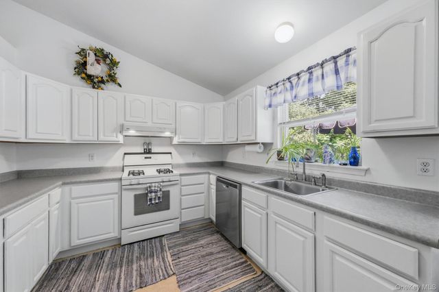 22 Rosewood Lane, Wurtsboro, NY 12790