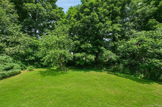 22 Rosewood Lane, Wurtsboro, NY 12790