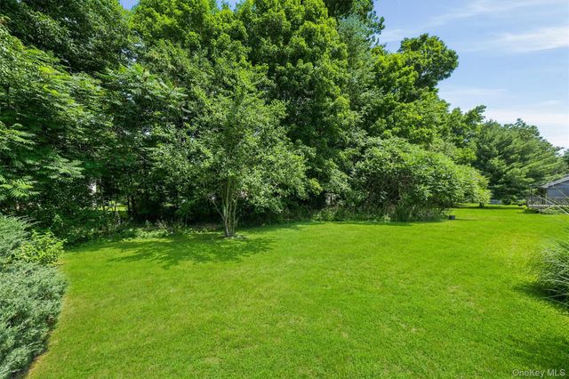 22 Rosewood Lane, Wurtsboro, NY 12790