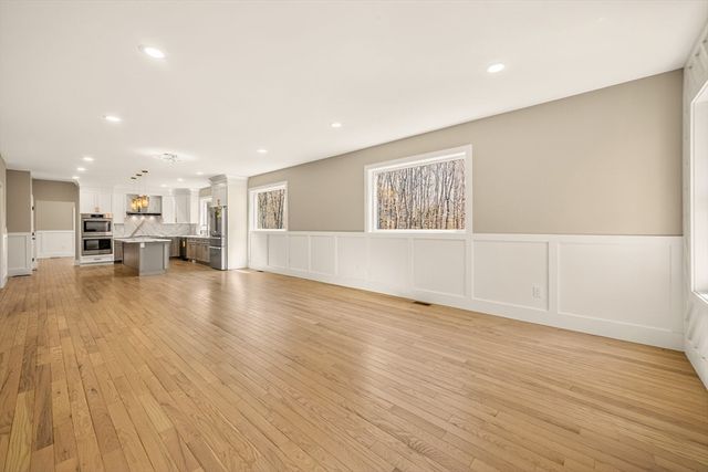 11 Falcon Dr, Shrewsbury, MA 01545
