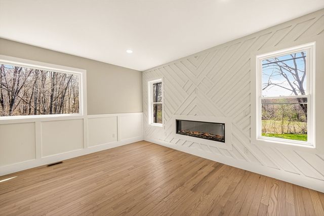 11 Falcon Dr, Shrewsbury, MA 01545