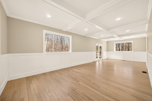 11 Falcon Dr, Shrewsbury, MA 01545