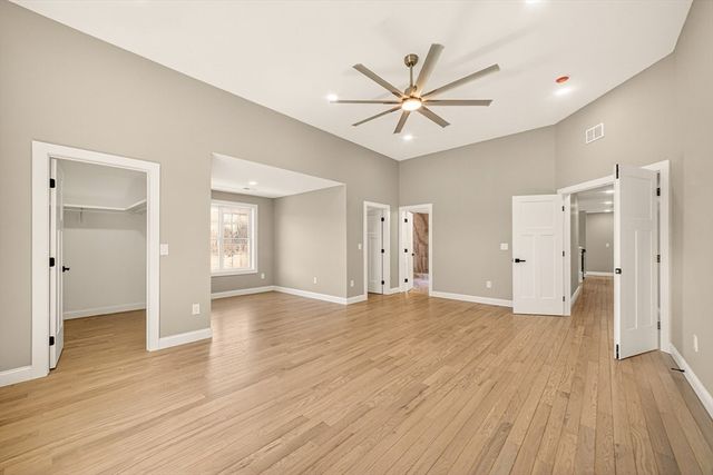 11 Falcon Dr, Shrewsbury, MA 01545