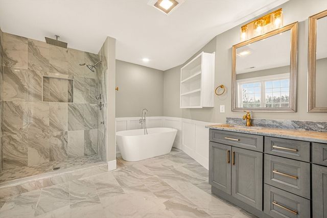 11 Falcon Dr, Shrewsbury, MA 01545