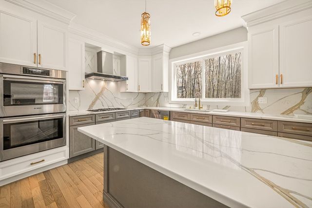 11 Falcon Dr, Shrewsbury, MA 01545