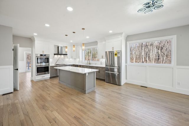 11 Falcon Dr, Shrewsbury, MA 01545