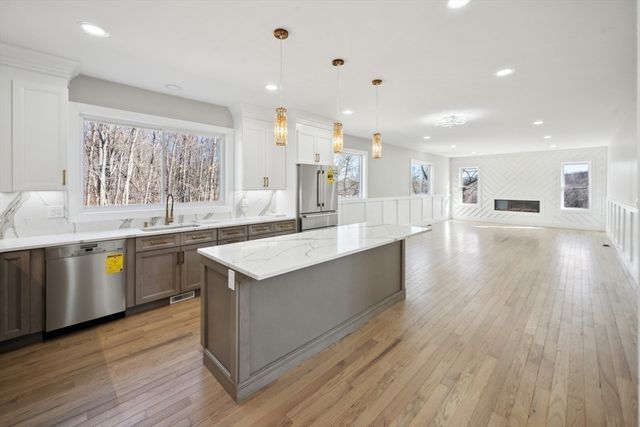 11 Falcon Dr, Shrewsbury, MA 01545