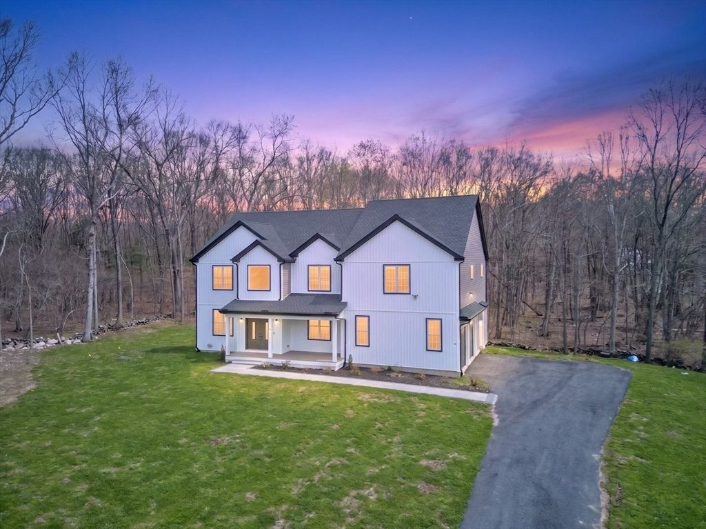 11 Falcon Dr, Shrewsbury, MA 01545