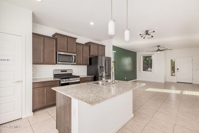 399 W PELIPA Drive, San Tan Valley, AZ 85140